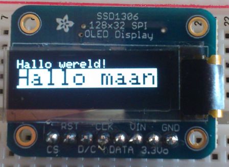 OLED 128x32 SPI display (SSD1306) - hallo wereld en maan