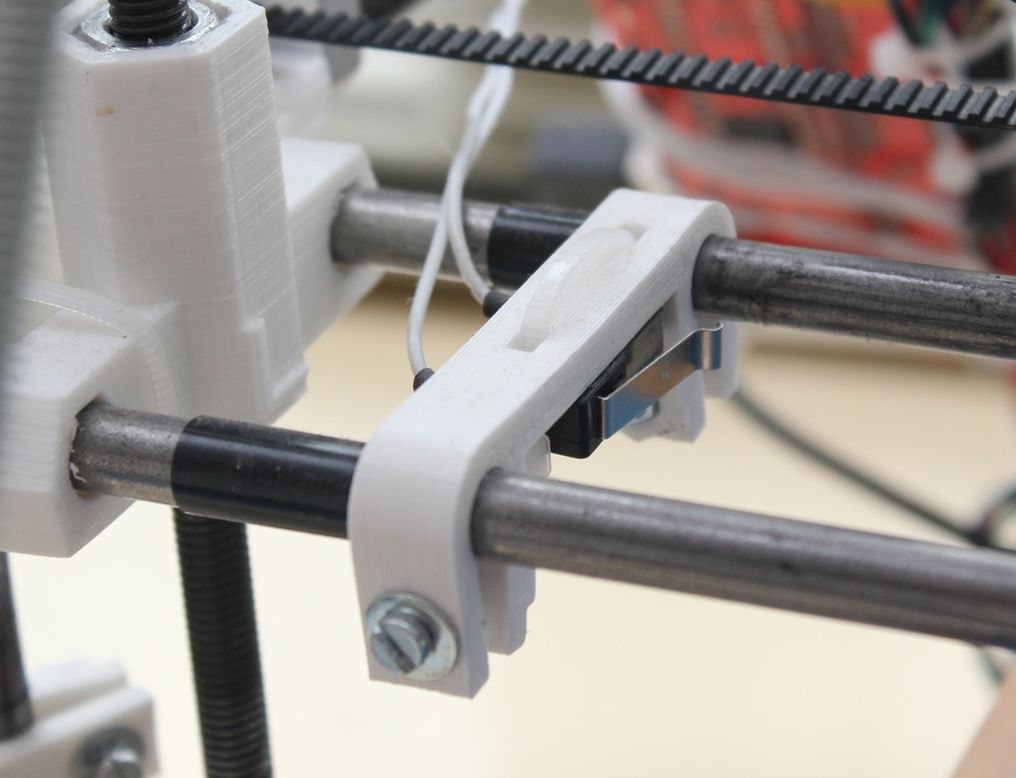 Prusa Mendel i2 modified x-axis endstop holder foto